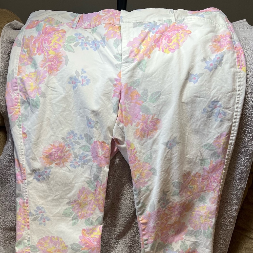 Old navy pixie pants. Size 16